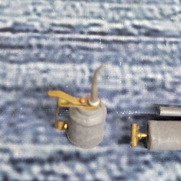 Vintage 3 pieces Rare mini Collectible lead and brass oil cans and grease gun - Picture 3 of 7